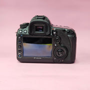 b) Canon EOS 5Dsr dslr full-frame Camera body SK1003