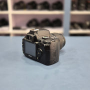 b) Nikon D40 DSLR Camera with 18-55mm Lens – SK266