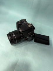 Canon EOS 200D DSLR Camera with Canon EF-S 18-55mm Lens | 24.2MP APS-C | Dual Pixel AF | Vari-Angle Touchscreen | Full HD | SK422