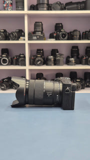 c) Sony Alpha A6400 + 18-135mm Zoom Lens (Excellent Condition)