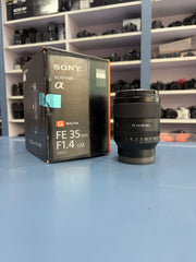 Sony FE 35mm f/1.4 G Master Lens | Full-Frame Wide-Angle Prime | Ultra-Fast f/1.4 | Premium G Master Optics | SK325