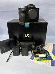 Sony Alpha 7R V Mirrorless Camera Body | 61MP Full-Frame | AI Autofocus | SK330
