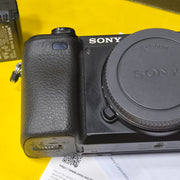 Sony Alpha a6400 Mirrorless Camera + 18-135mm OSS Lens | Excellent Condition | AS03