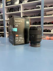 Sony FE 35mm f/1.4 G Master Lens | Full-Frame Wide-Angle Prime | Ultra-Fast f/1.4 | Premium G Master Optics | SK325