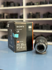 Sony FE 35mm f/1.4 G Master Lens | Full-Frame Wide-Angle Prime | Ultra-Fast f/1.4 | Premium G Master Optics | SK325