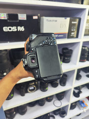 b) Canon EOS 700D DSLR Camera with 18-55mm IS II Lens | Full HD Video | Touchscreen Display | SK1009