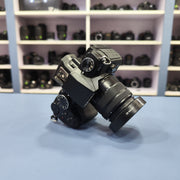 b) Panasonic Lumix G85 Mirrorless Camera Body – 4K Video & 5-Axis Stabilization | SK1023