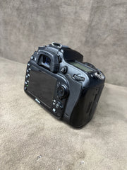 Nikon D7200 DSLR Camera with Nikon AF-S DX NIKKOR 18-55mm f/3.5-5.6G VR Lens | Used Camera for Sale | SK388