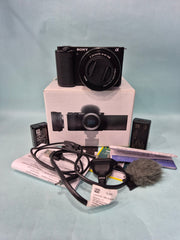 Sony ZV-E10 mirrorless camera with Sony E 3.5-5.6/PZ 16-50mm OSS lens SK302
