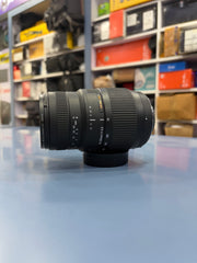 Sigma 70-300mm f/4-5.6 DG Telephoto Zoom Lens with Macro Mode | Full-Frame Compatible | SK321