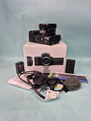 Sony ZV-E10 mirrorless camera with Sony E 3.5-5.6/PZ 16-50mm OSS lens SK302