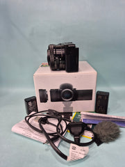 Sony ZV-E10 mirrorless camera with Sony E 3.5-5.6/PZ 16-50mm OSS lens SK302