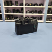 b) Panasonic Lumix G85 Mirrorless Camera Body – 4K Video & 5-Axis Stabilization | SK1023