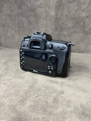 Nikon D7200 DSLR Camera with Nikon AF-S DX NIKKOR 18-55mm f/3.5-5.6G VR Lens | Used Camera for Sale | SK388