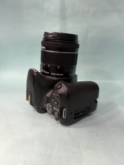 Canon EOS 200D DSLR Camera with Canon EF-S 18-55mm Lens | 24.2MP APS-C | Dual Pixel AF | Vari-Angle Touchscreen | Full HD | SK422