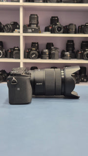 c) Sony Alpha A6400 + 18-135mm Zoom Lens (Excellent Condition)