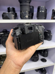 Panasonic LUMIX G7 Mirrorless Camera with Lumix G Vario 14-42mm f/3.5-5.6 Lens | 16MP | 4K Video | SK424