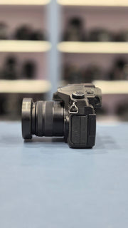 c) Panasonic Lumix G85 with 14-42mm Lens – 16MP 4K Mirrorless Camera | Weather-Sealed | 5-Axis Stabilization