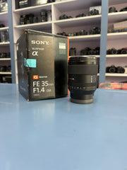 Sony FE 35mm f/1.4 G Master Lens | Full-Frame Wide-Angle Prime | Ultra-Fast f/1.4 | Premium G Master Optics | SK325