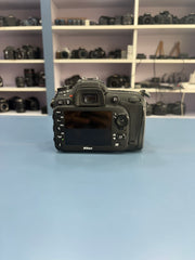 Nikon D7200 DSLR Camera with AF-S DX NIKKOR 18-105mm f/3.5-5.6G ED VR Lens | SK389