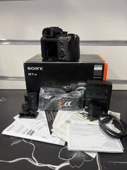 Sony Alpha 7R III (A7R III) Mirrorless Camera Body – 42.4MP Full-Frame | 5-Axis IBIS | 4K Video | SK366