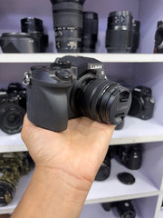 Panasonic LUMIX G7 Mirrorless Camera with Lumix G Vario 14-42mm f/3.5-5.6 Lens | 16MP | 4K Video | SK424
