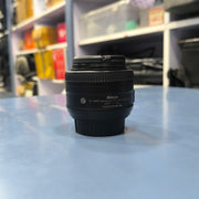 a) Nikon AF-S 35mm f/1.8G DX Lens | Fast Standard Prime Lens for Nikon DX DSLR | Sharp Everyday & Portrait Lens | SK163